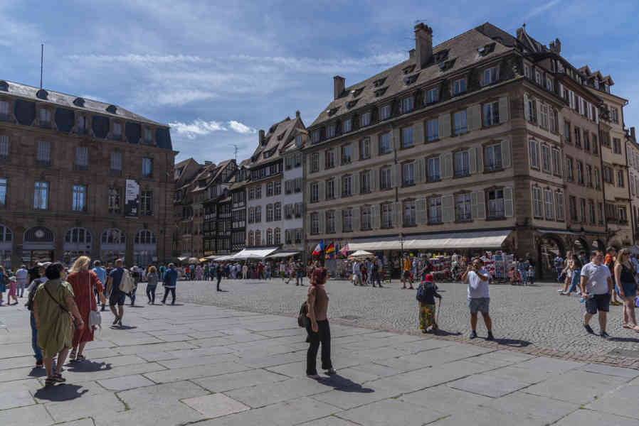 Francia - Alsacia 008 - Estrasburgo - plaza de la Catedral.jpg